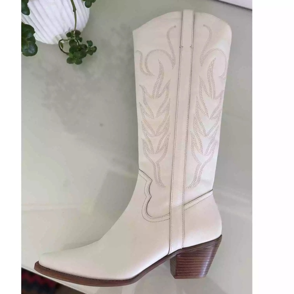 Agency Boot, Size 10, Genuine Leather, Designer Matisse White 2" Heel - Picture 6 of 13